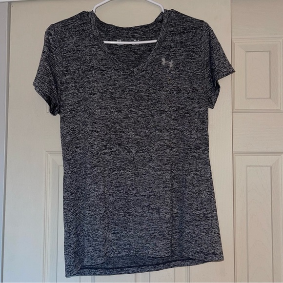 Under Armour Gray Black‎ Workout Athletic Dri Fit Top V-Neck Womens Size Medium - Picture 1 of 3